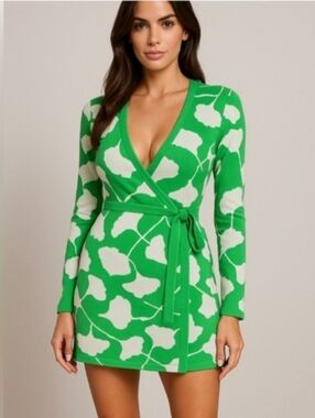 Diane Von Furstenberg Bold‎ Print Wrap Knit Top